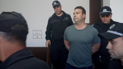 Първи СНИМКИ на арестувания за рекет и подкупи шеф на полицията в Раковски