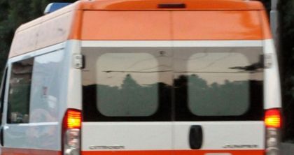 Микробус се преобърна на пътя край Варна. Седем души са...