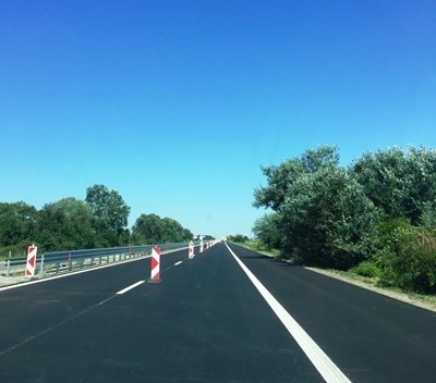 Ремонт затруднява движението по АМ