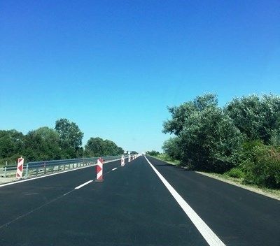 Ремонт затруднява движението по АМ