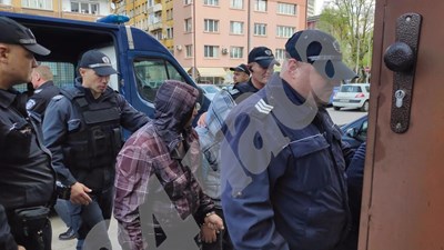 Единият от биячите в Габрово скочил от третия етаж, за да избяга от арест