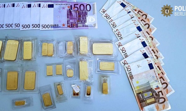 Мъж занесе чанта със злато и пари в участъка в Берлин