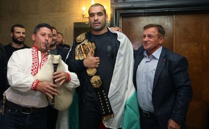 Багата защити световната си титла в ММА