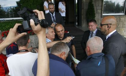 Аврам Грант кацна в София, преговоря с Левски