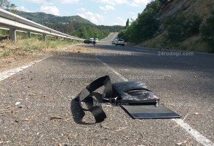 Дядо седна на мотор, уцели мантинелата и не стана повече (СНИМКИ)