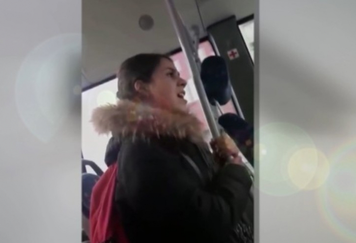 Момичето взривило с песен в автобуса Фейсбук е част от чудо, вижте защо