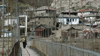 Забранено е минаването по въжения мост преди с. Косово