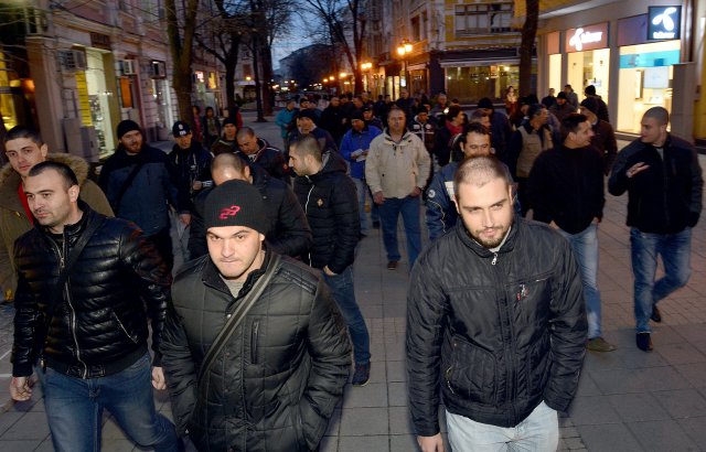 Мераците на „готини и въоръжени” полицаи – в кошчето (Снимки)