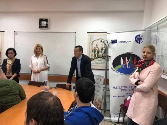 Михаела Иванова и Йоанна Драгнева от Столичен общински съвет запознаха ученици от София с начините за противодействие на трафика на хора