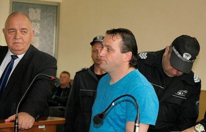 Фермерът, обвинен за смъртта на овчар, излиза от ареста