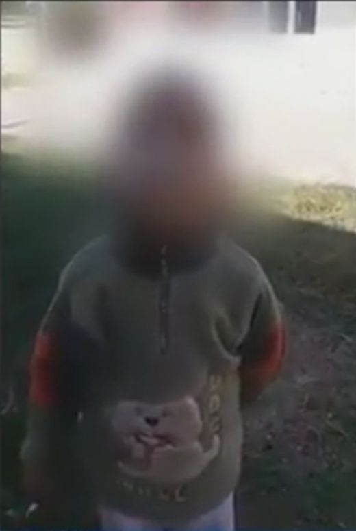Скандално! 4-годишно дете с цигара в уста взриви социалните мрежи (ВИДЕО)