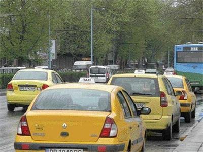 Таксиджии возят заспали застъпници