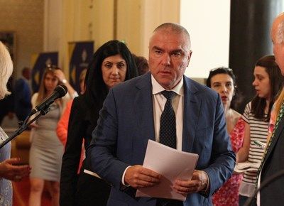 Марешки продава аптеките за 170 млн. – искал само политика