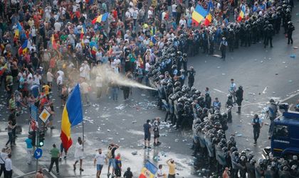 Над 400 души са ранени в румънските протести