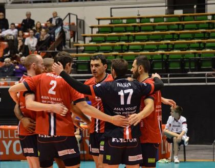 Владимир Николов разкова лидера във Франция