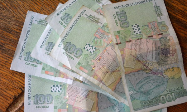 7500 лева хвръкнаха от тераса в Кючука