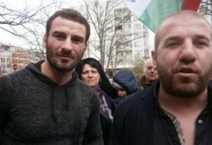Перата: Аз съм дисидент и птичка сред хищници