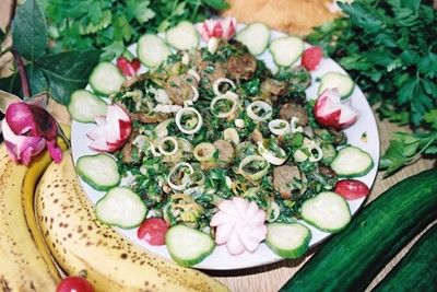 Салата с бейби кюфтенца