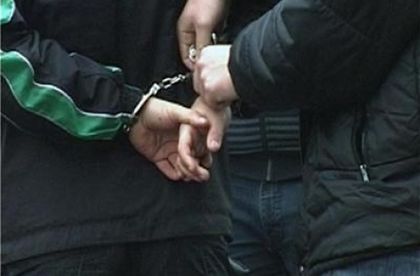 Задържаха 19-годишен крадец непосредствено след извършен грабеж