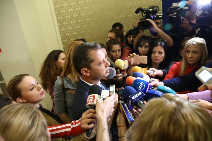 Конституционният съд подхвана оставката на Делян Добрев