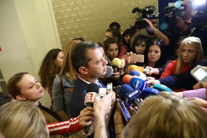 Конституционният съд подхвана оставката на Делян Добрев