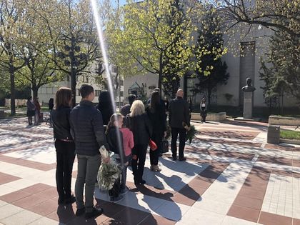 Благоевград: С поднасяне на цветя и венци пред бюст-паметника на революционера Георги Измирлиев бяха отбелязани 168 години от неговото рождение