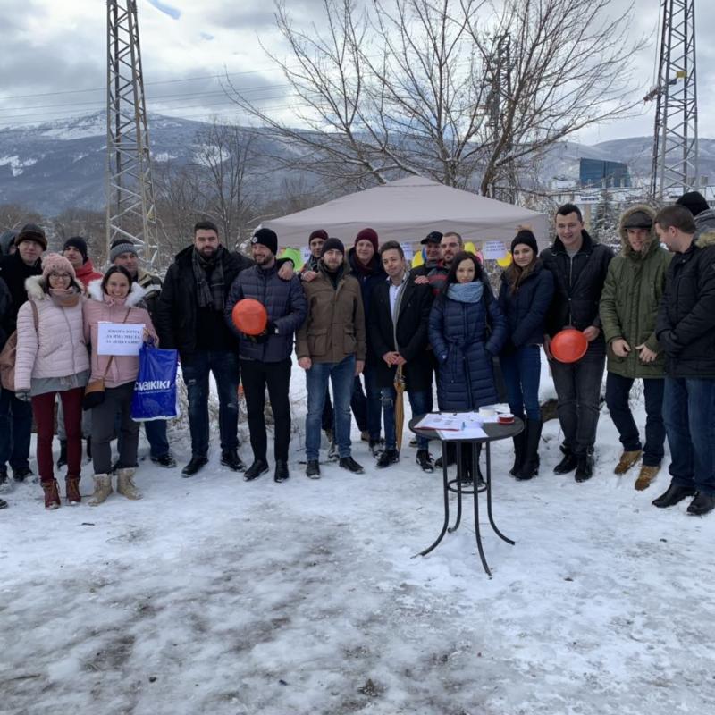 БСП-София: Млади социалисти от столицата участваха в протест за повече места в детските градини в „Триадица“