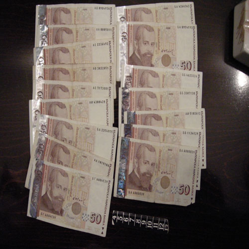 Бургас: По искане на Окръжната прокуратура, съдът задържа под стража Димчо П., обвинен за опит за прокарване на подправена банкнота от 50 лева