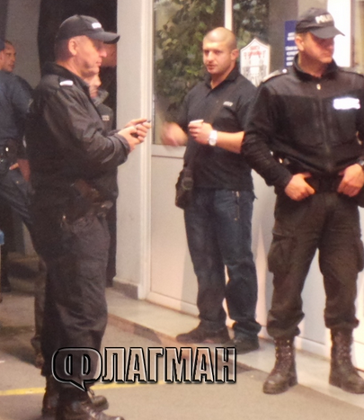 Тръгнаха масови арести на мутри в Бургас! По автомагистралата с бясна скорост  се движат 6 скъпи лимузини