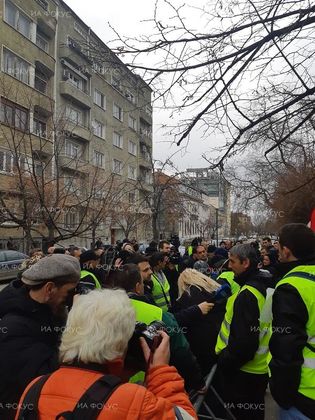 София: Десетки шофьори от столичния градски транспорт протестират пред общината заради тежките условия и ниските заплати в сектора