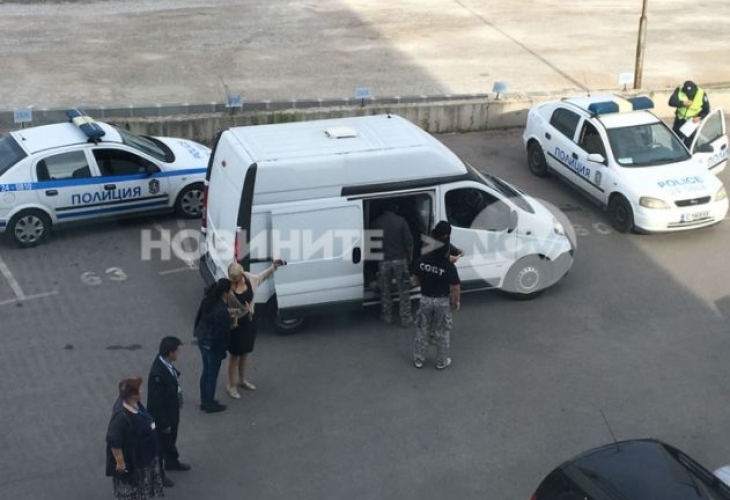 Паника на паркинга пред Нова телевизия, гъмжи от полиция (ВИДЕО/СНИМКИ)