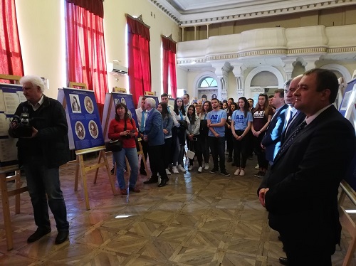 Шумен: Пътуваща изложба по повод 40 години от Учредителното събрание и приемането на Търновската конституция беше представена в града