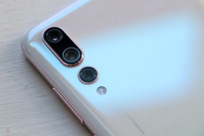 Huawei P30 Pro потвърждава четворната си камера с тази снимка на Луната