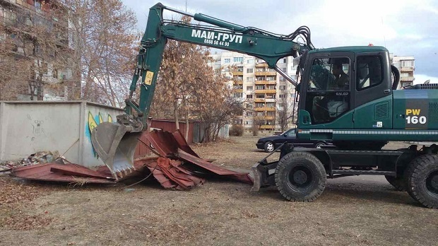 В „Северен“ вдигат незаконни гаражи
