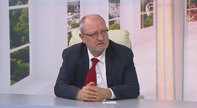 Танев: Всеки в България разбира от образование