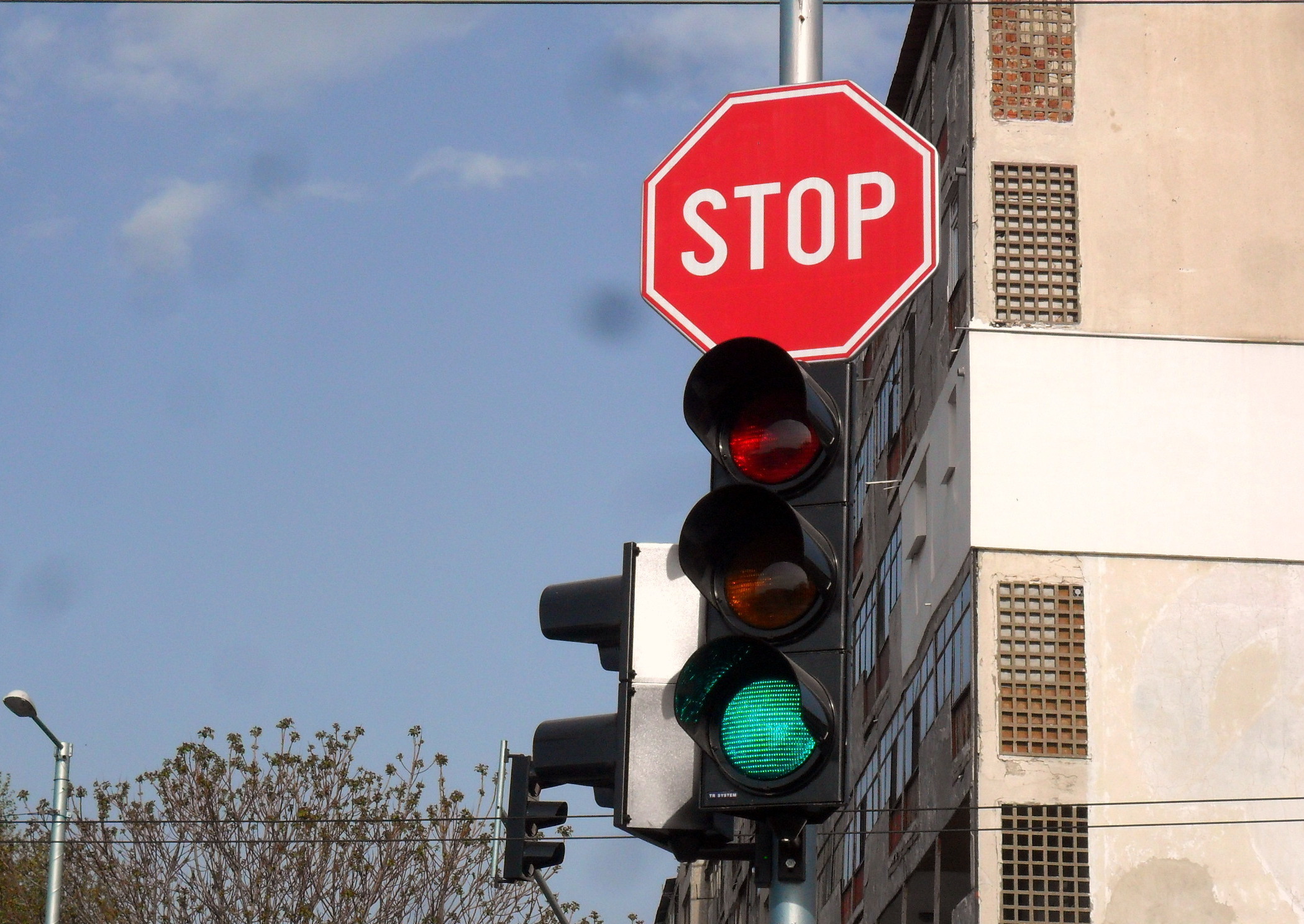 Бъдете внимателни! Сменят светофари на възлови кръстовища в Тракия
