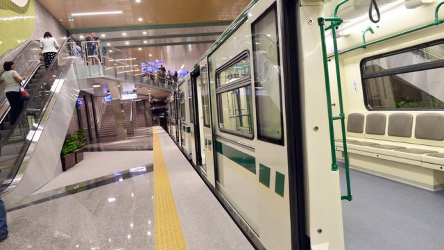 Бебе и родителите му пропаднаха в асансьор на метротo