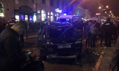 Джип се заби в пешеходци в Харков. Петима са починали