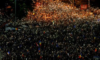 Втора вечер на протести в Румъния: Хиляди на улицата!