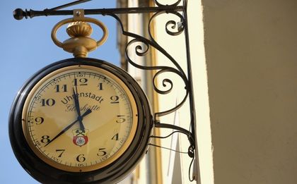 Местим стрелките на часовника в неделя