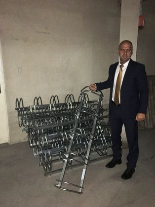 Велостойки монтират в училищата в „Тракия”