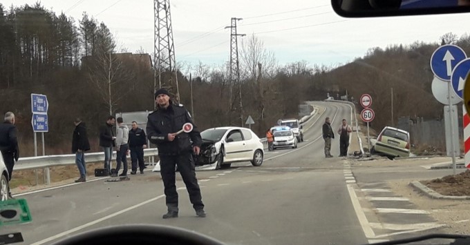 Габрово: Катастрофа между три леки автомобила е станала на път II-44 Севлиево - Габрово в района на Враниловци