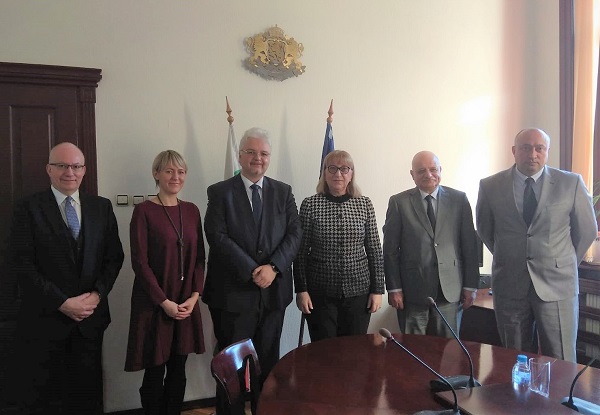 Министър Цецка Цачева проведе среща на високо равнище с представители на Комитета против изтезанията