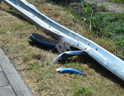 Взимат проби от асфалта и мантинелата, където полетя автобусът в Своге