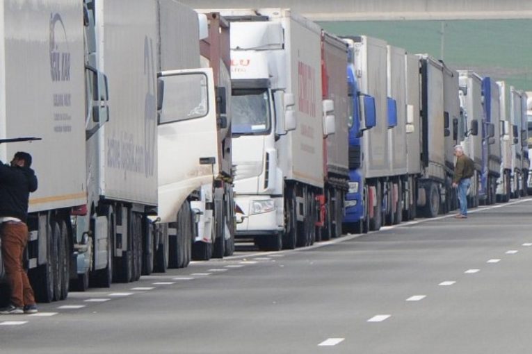 Спират утре камионите по АМ „Струма“ заради празниците