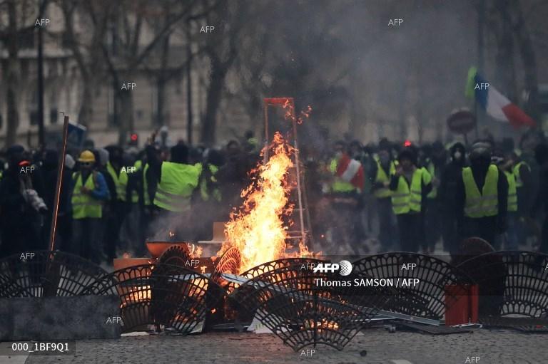 AFP: Сблъсъци между полиция и „жълти жилетки“ на протестите във Франция