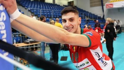 Алекс Грозданов с 12 точки за Маасейк при драматична победа над СКРА в ШЛ