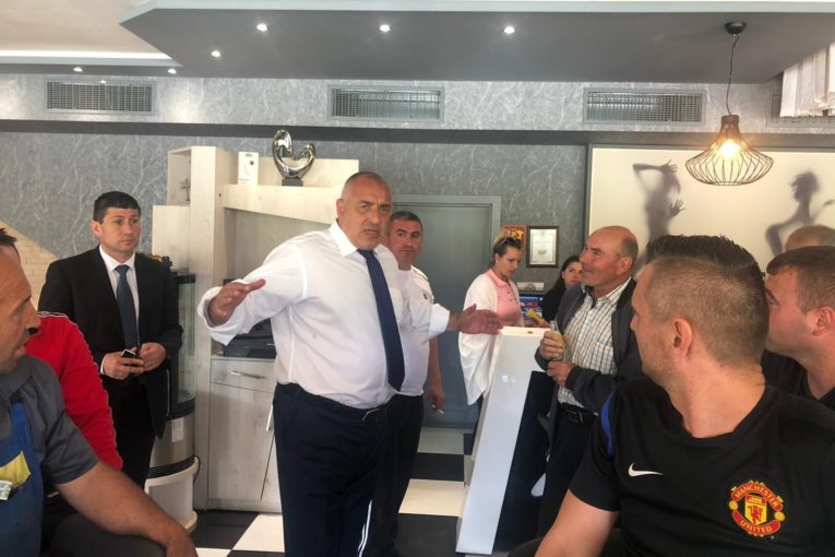Борисов посрещна Ципрас в Кирково за пускането на газовата връзка, вози го в колата си
