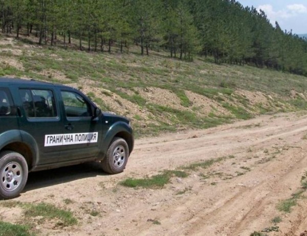 Задържаха българи за нелегален трафик на мигранти