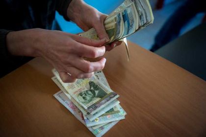 Инспектори и полиция хванаха на тясно собственичка на едно от най-оборотните заведения